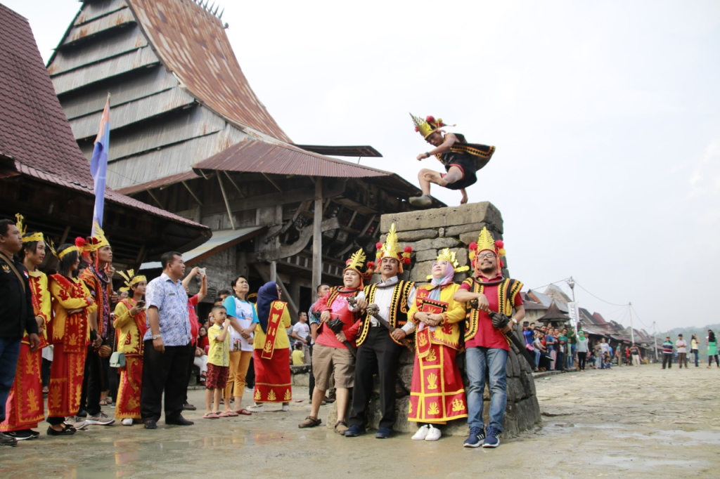 Tradisi Lompat Batu Nias